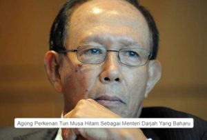 Agong Perkenan Tun Musa Hitam Sebagai Menteri Darjah (Chancellor) Yang Baharu.