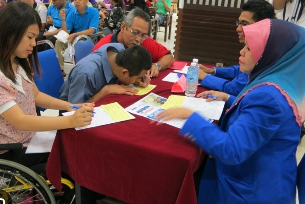 Terimalah Orang Kurang Upaya Ke Dalam Masyarakat Biasa. Jangan Diskriminasikan Mereka.