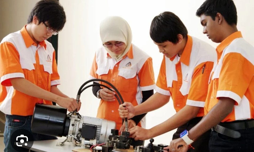 Peluang Ini Terbuka Kepada Pelajar/ Belia berumur 16-25 Tahun. Calon SPM 2024 yg Berminat Boleh Memohon. Tidak Berminat Untuk Menyambung Tingkatan 4. Lepasan SPM, STPM, Lepasan Tahfiz. Tiada SPM / Gagal SPM Diterima Masuk. Boleh Membaca, Mengira, Menulis. Lebih Minat Belajar Secara Amali/ Praktikal. Berminat Dengan Kursus Yang Ditawarkan.