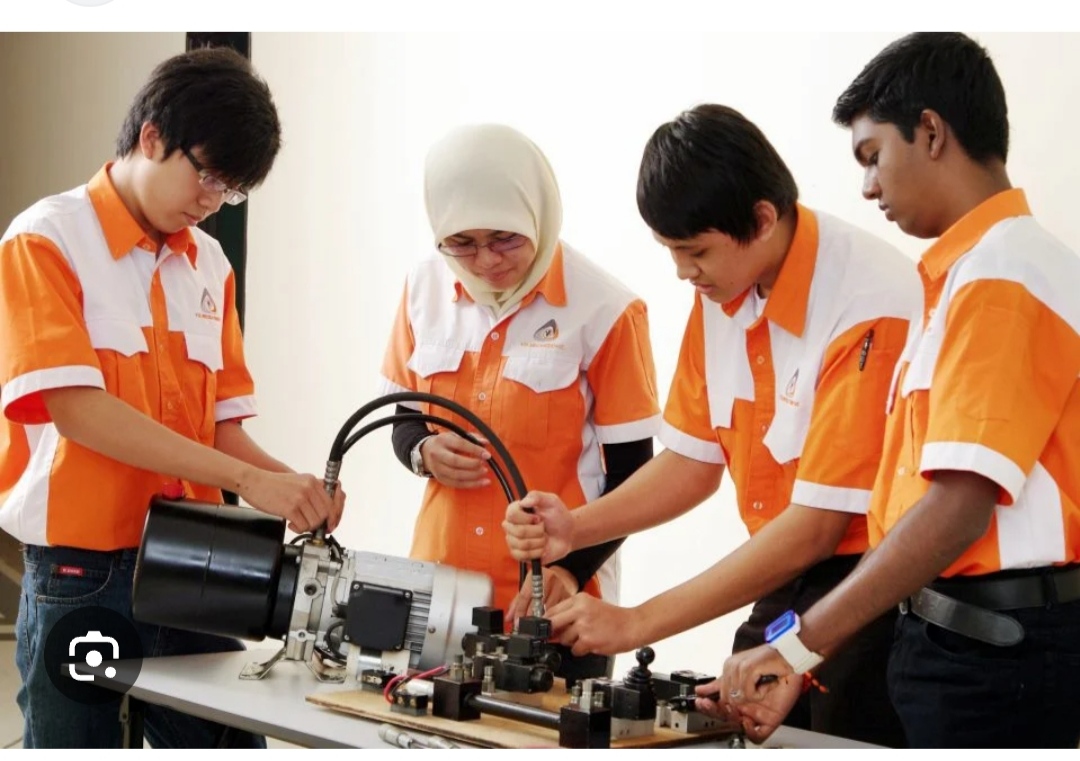 Peluang Ini Terbuka Kepada Pelajar/ Belia berumur 16-25 Tahun. Calon SPM 2024 yg Berminat Boleh Memohon. Tidak Berminat Untuk Menyambung Tingkatan 4. Lepasan SPM, STPM, Lepasan Tahfiz. Tiada SPM / Gagal SPM Diterima Masuk. Boleh Membaca, Mengira, Menulis. Lebih Minat Belajar Secara Amali/ Praktikal. Berminat Dengan Kursus Yang Ditawarkan.