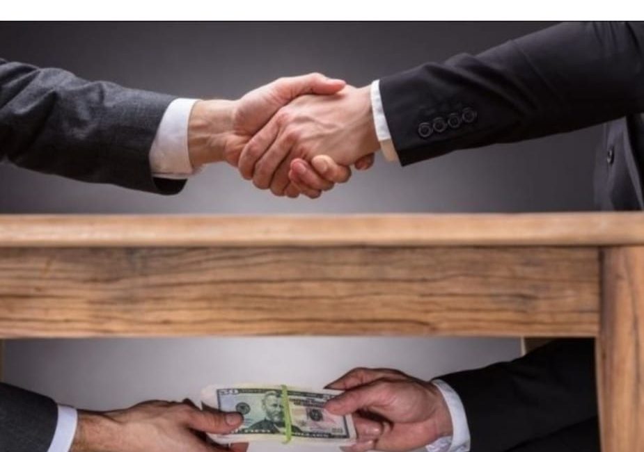 Sanggup Merasuah Dan Dirasuah Hanya Untuk Mendapatkan Gelaran "Datuk Seri".