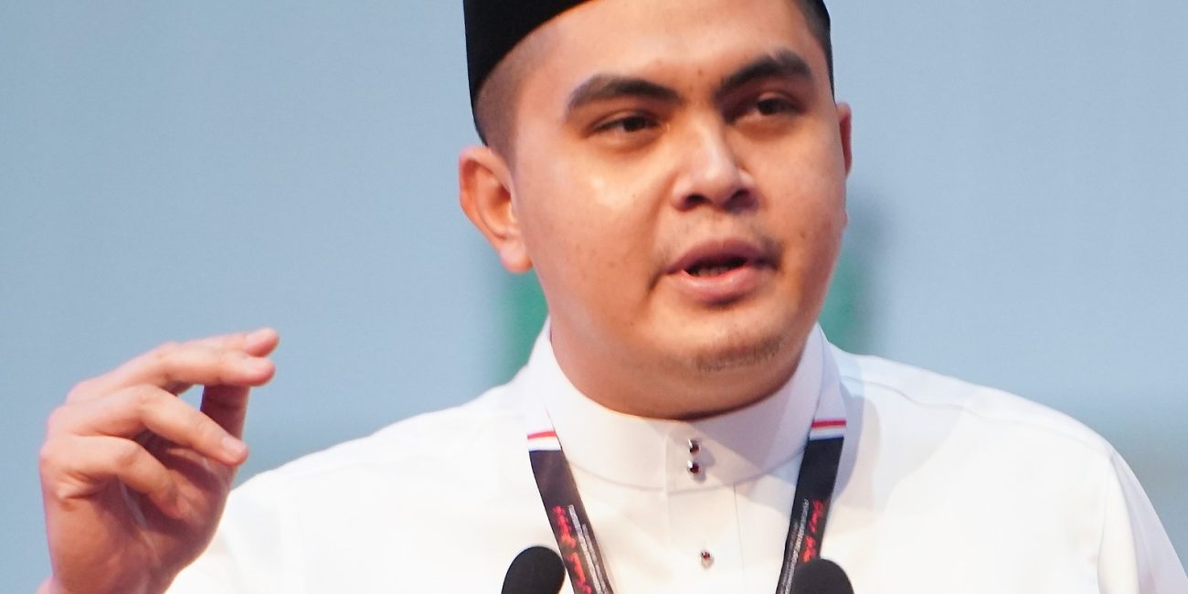 Bukan Semua Orang Islam Tahu Apa Yang Boleh Dan Apa Yang Tidak Boleh Apabila Berada Di Dalam Majlis Bukan Islam.
